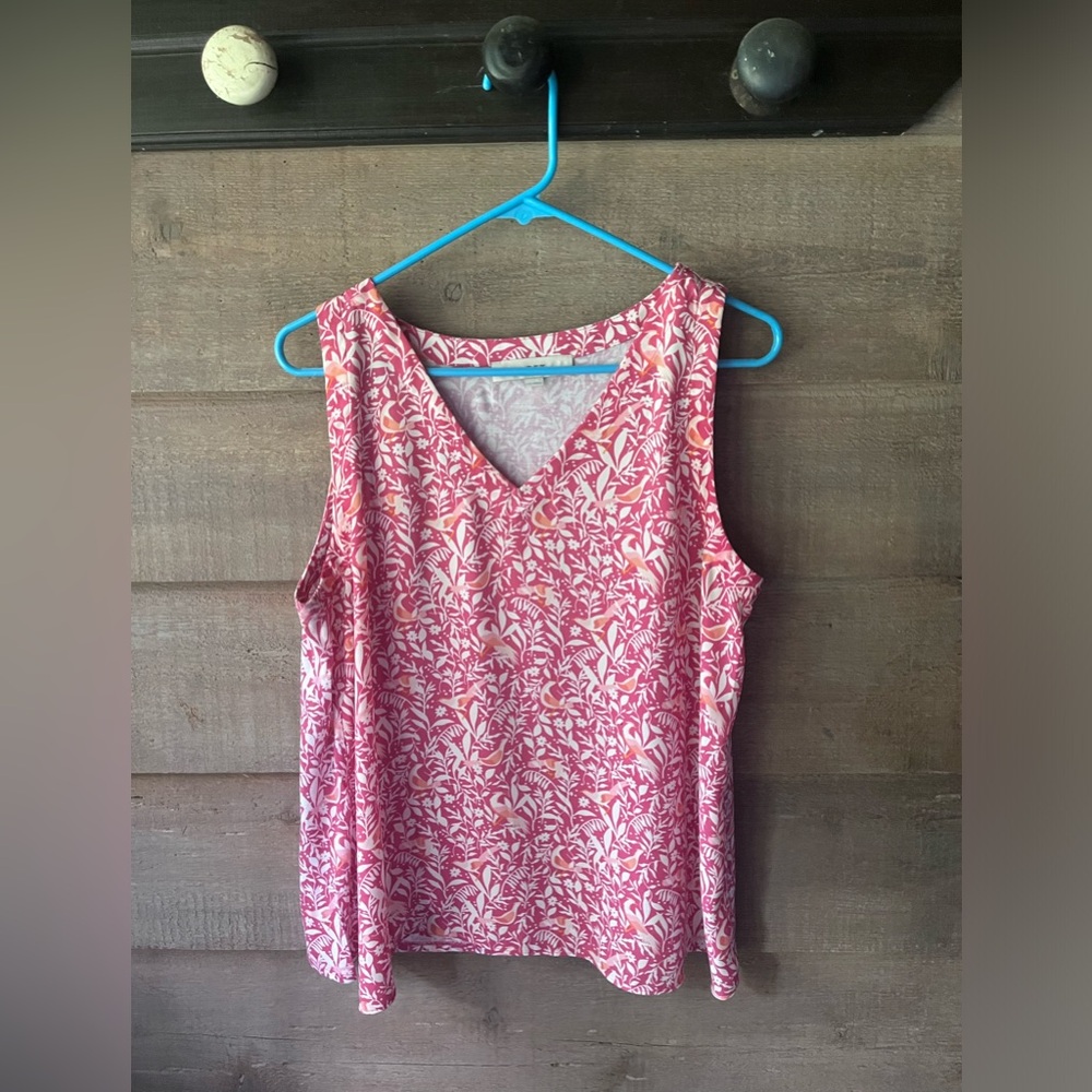 Loft V-neck top. Good condition great fit, comfortable, light and cool